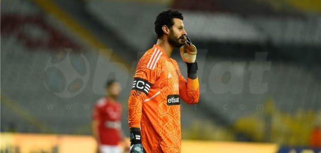 بالفيديو.-طرد-محمد-الشناوي-قبل-انتهاء-مباراة-الأهلي-وسموحة-في-الدوري